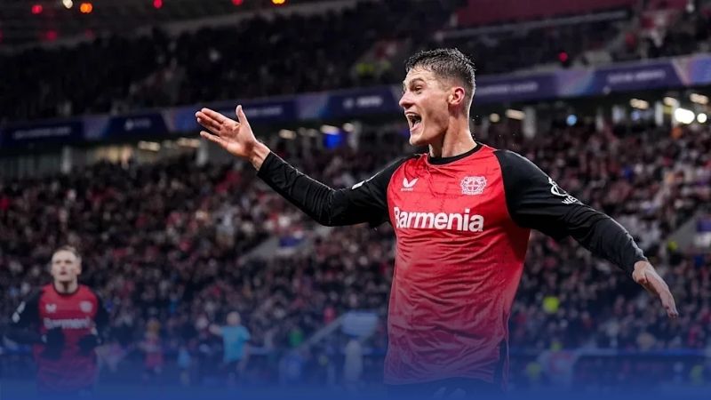 Patrik Schick là "máy dội bom" chủ lực, giữ vai trò đầu tàu trong hàng công Leverkusen.