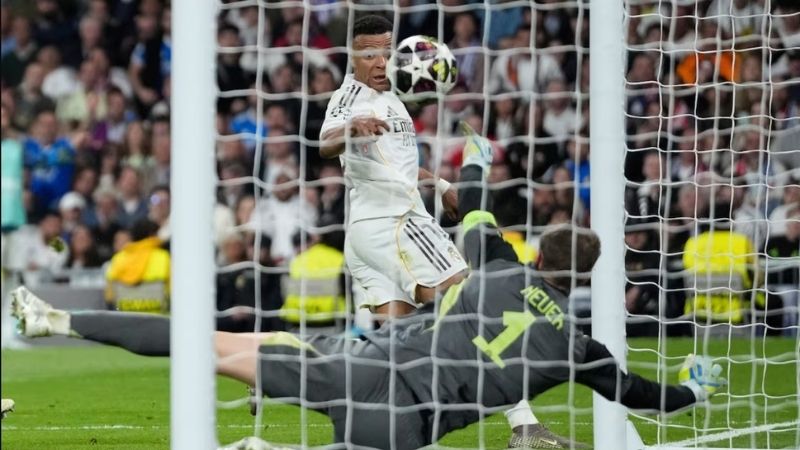 Hiệp 1 kịch tính: Real dẫn 3-2, Güler lập cú đúp, Bayern bám đuổi quyết liệt.